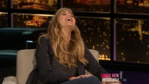 Chelsea_Lately_2012_03_22_Jennifer_Lawrence_HDTV_XviD-2HD_avi0753.jpg