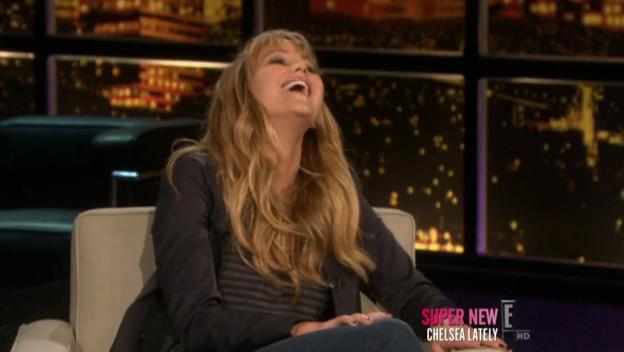 Chelsea_Lately_2012_03_22_Jennifer_Lawrence_HDTV_XviD-2HD_avi0754.jpg