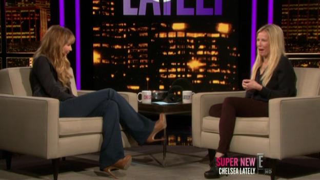 Chelsea_Lately_2012_03_22_Jennifer_Lawrence_HDTV_XviD-2HD_avi1157.jpg